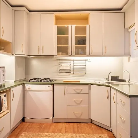 Sleek Flat With Sea View Balcony 2 Min To Coast 아파트 이즈미르