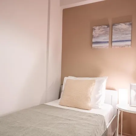 Sleek Flat With Sea View Balcony 2 Min To Coast 아파트