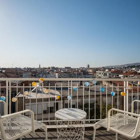 아파트 Sleek Flat With Sea View Balcony 2 Min To Coast 이즈미르