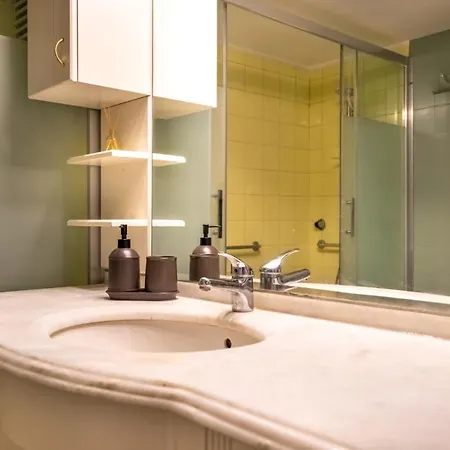 Apartament Sleek Flat With Sea View Balcony 2 Min To Coast Izmir